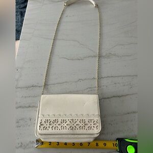 Sam & Libby White Cutout Bag with Gold Chain